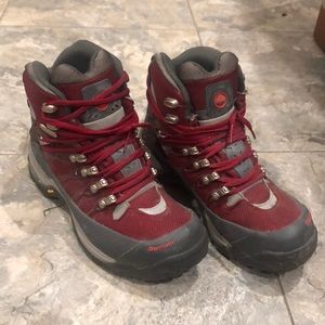Dunham women’s working/hiking waterproof boots